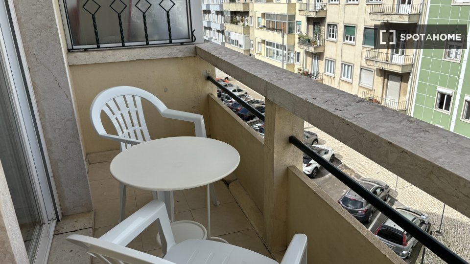 Apartment Lisbon, 1 bed, 77m² — photo 2