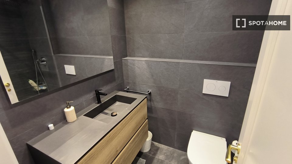 Double room Madrid, 3 beds, 105m² — photo 7