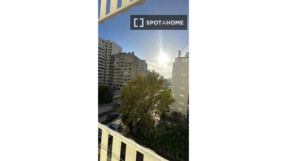 Double room Lisbon, 1 bed, 90m² — photo 4