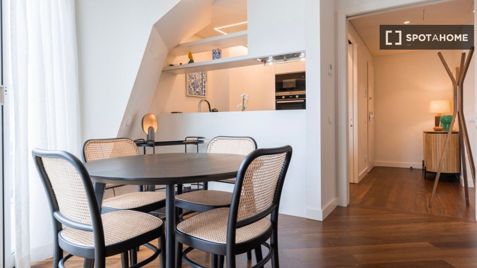 Apartment Lisbon, 2 beds — photo 13