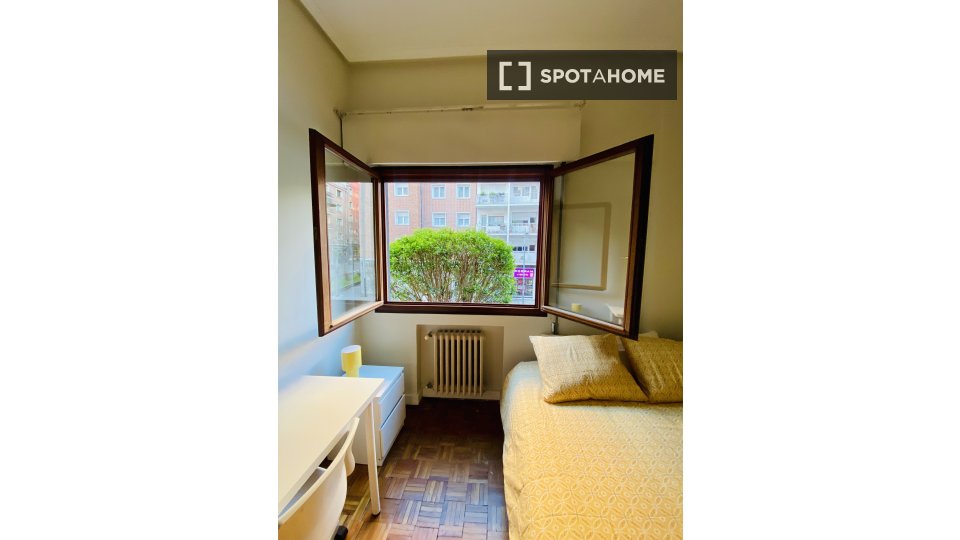 Double room Bilbao, 4 beds, 85m² — photo 3