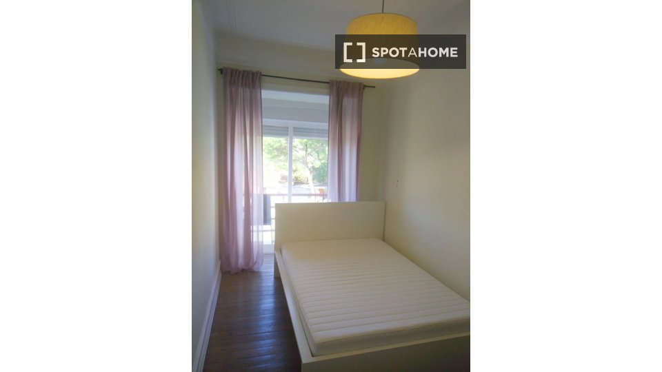 Double room Lisbon, 4 beds — photo 14