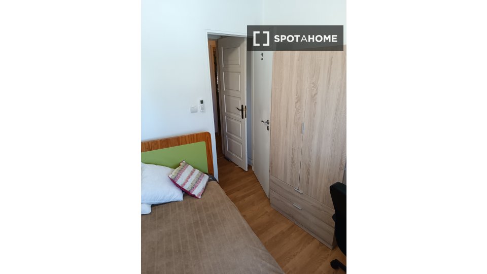 Double room Lisbon, 5 beds, 90m² — photo 17