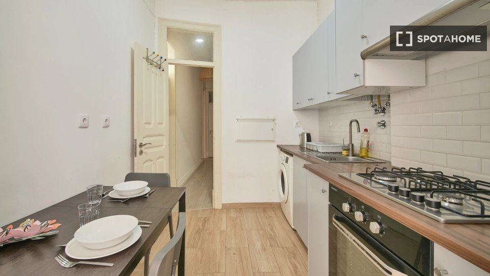 Double room Lisbon, 4 beds — photo 17