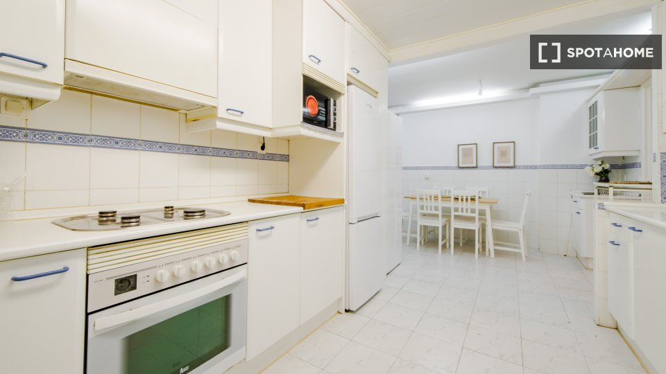 Double room Madrid, 11 beds, 250m² — photo 19