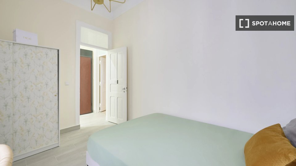 Double room Lisbon, 5 beds — photo 4