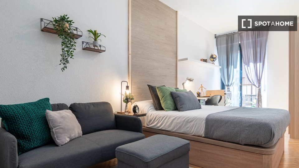 Double room Madrid, 7 beds, 160m² — photo 2