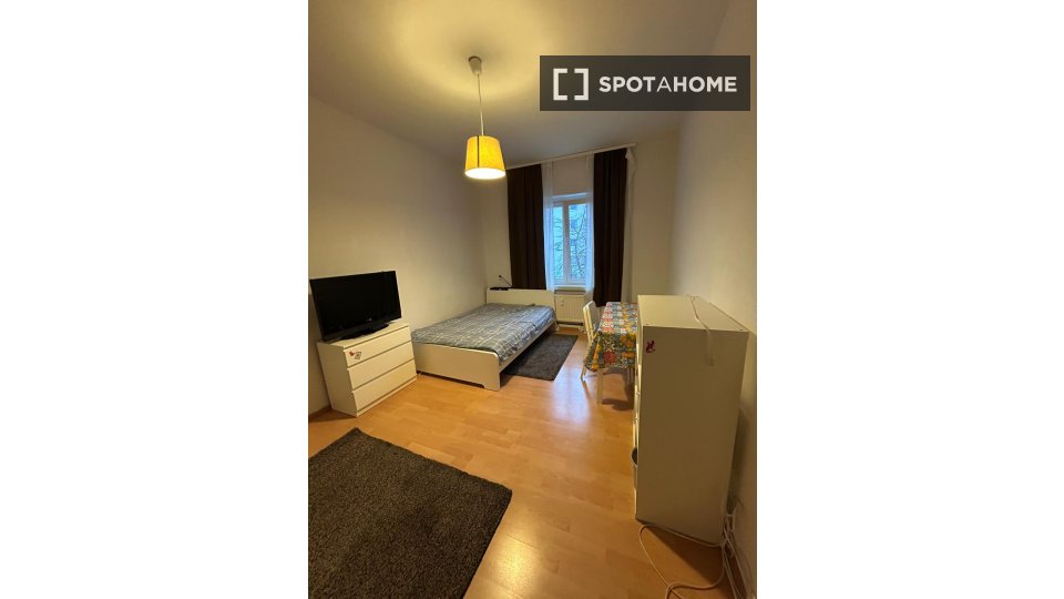 Double room Berlin, 2 beds, 18m² — photo 2