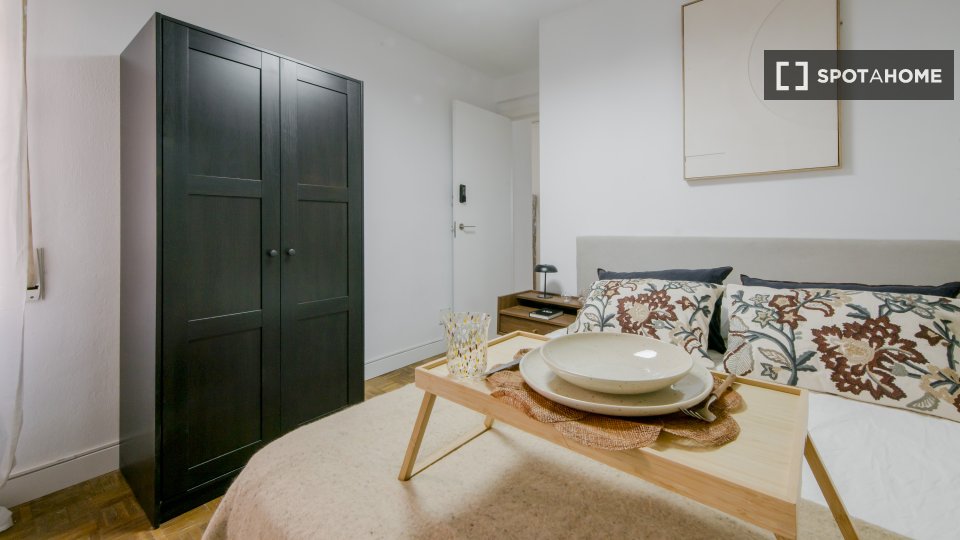 Habitación en piso compartido en alquiler en Bellas Vistas, Madrid