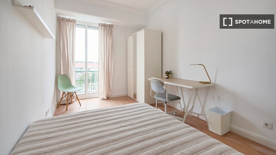 Double room Lisbon, 6 beds — photo 80