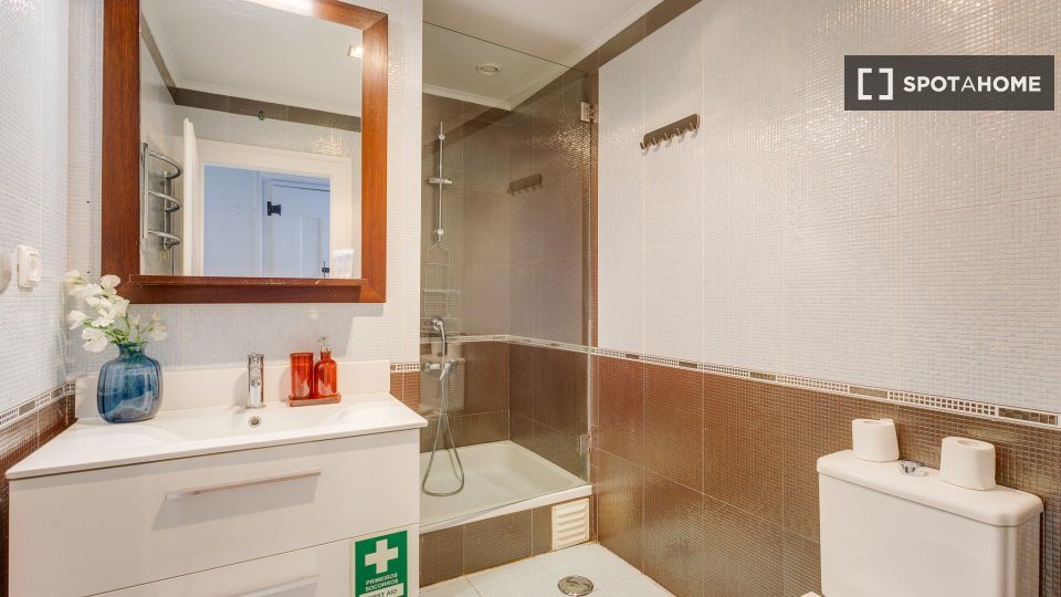 Apartment Lisbon, 2 beds — photo 40