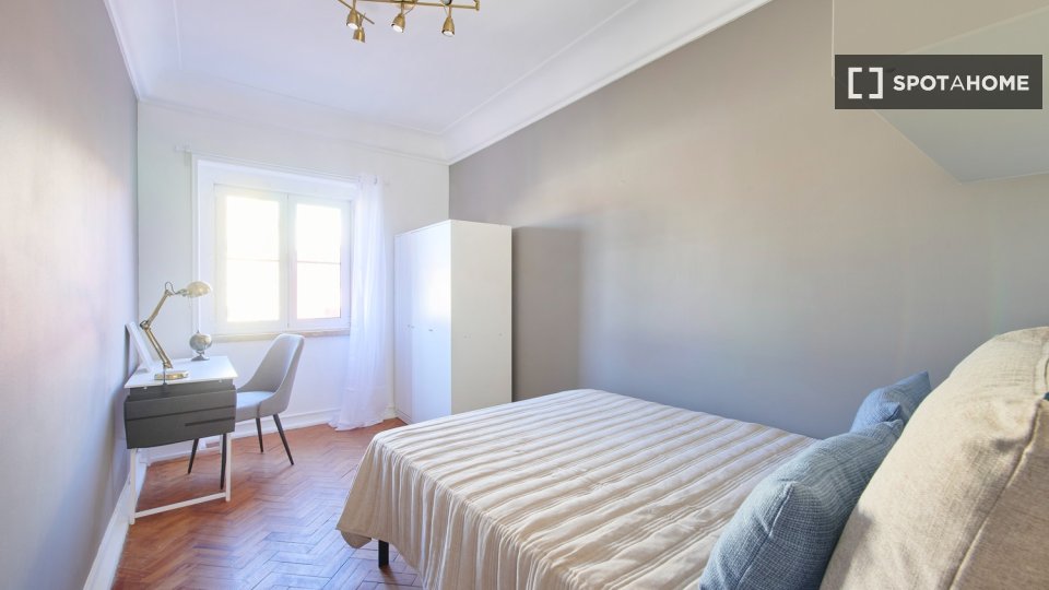 Double room Lisbon, 6 beds — photo 36