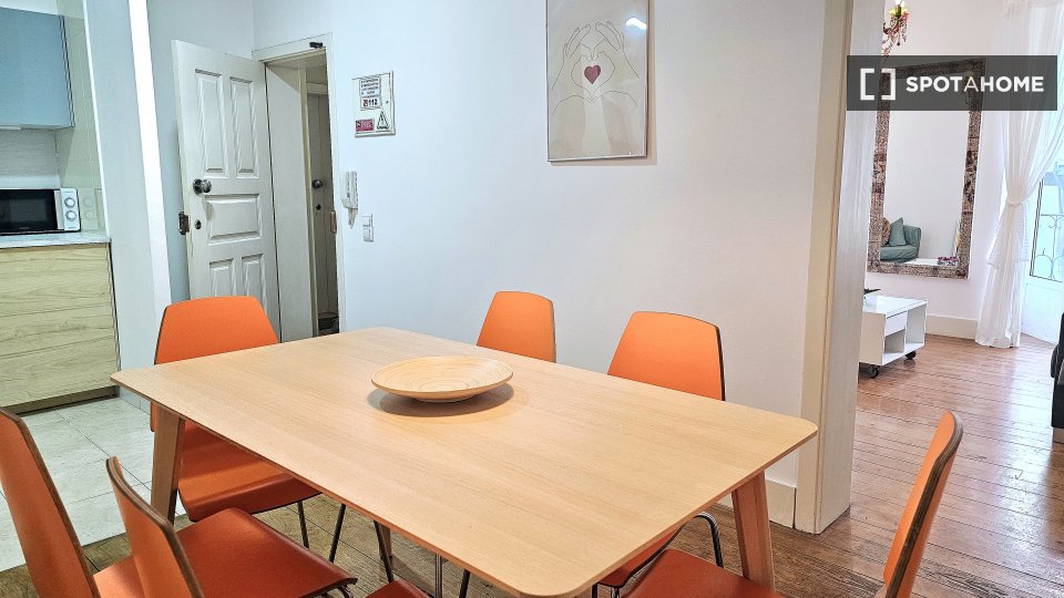 Apartment Lisbon, 2 beds, 79m² — photo 4