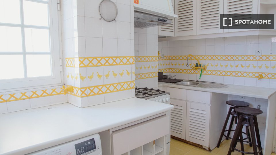 Double room Lisbon, 4 beds — photo 8