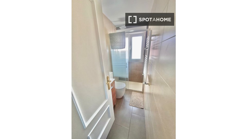 Double room Madrid, 5 beds — photo 4