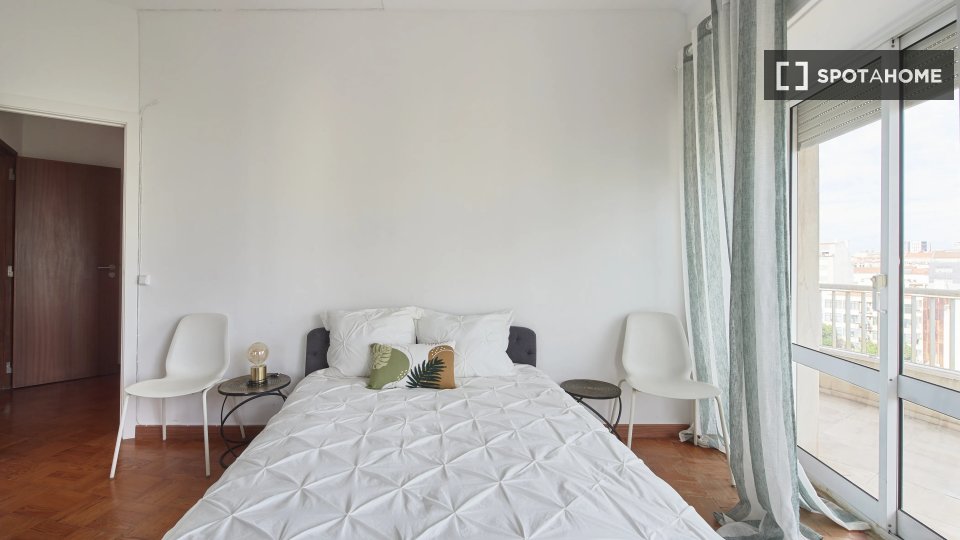 Double room Lisbon, 6 beds — photo 11