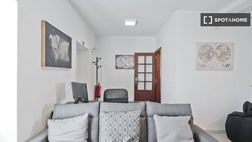 Apartment Lisbon, 2 beds, 50m² — photo 18