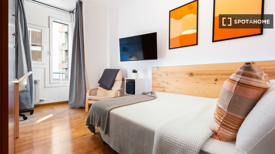 Double room Barcelona, 5 beds — photo 1