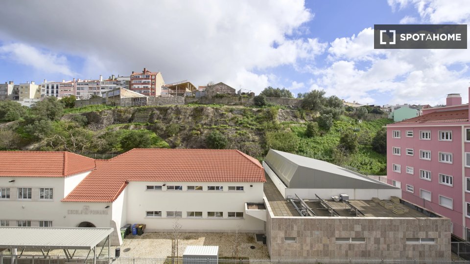 Double room Lisbon, 4 beds — photo 13