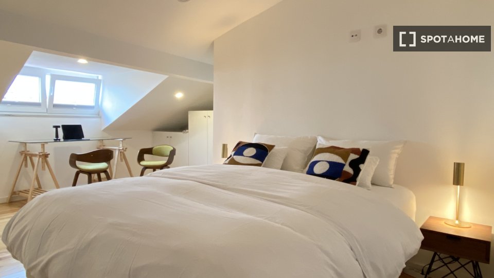 Apartment Lisbon, 2 beds, 90m² — photo 38