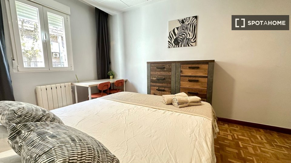 Double room Madrid, 3 beds — photo 19