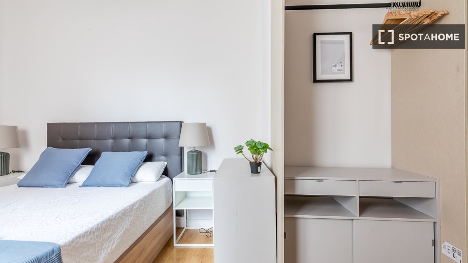 Double room Madrid, 6 beds, 158m² — photo 16