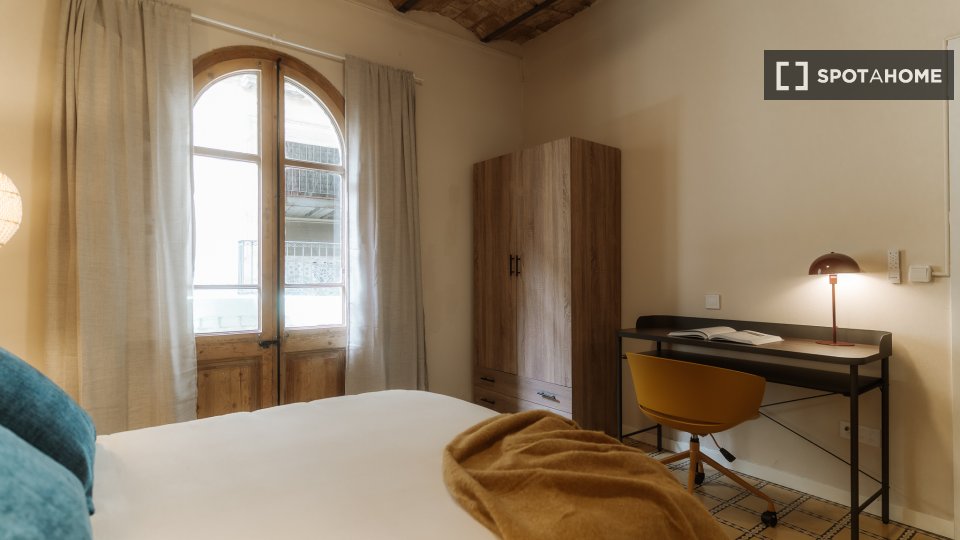 Double room Barcelona, 3 beds, 90m² — photo 5