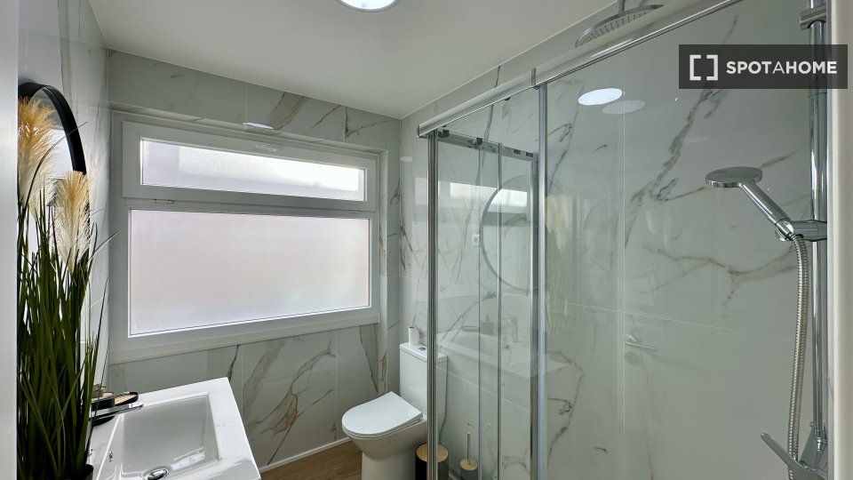 Double room Lisbon, 2 beds, 45m² — photo 12