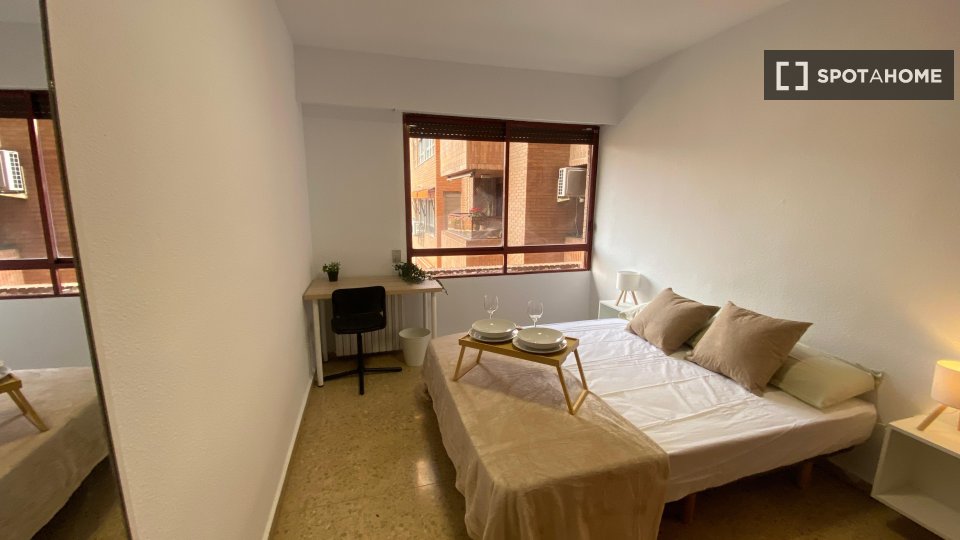 Double room Valencia, 5 beds, 150m² — photo 9