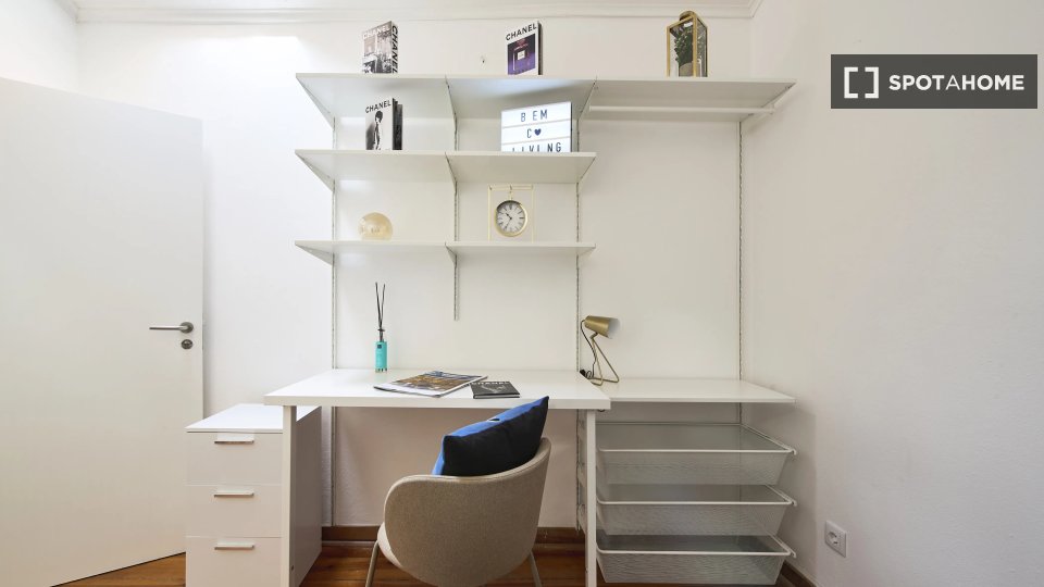 Double room Lisbon, 13 beds — photo 12