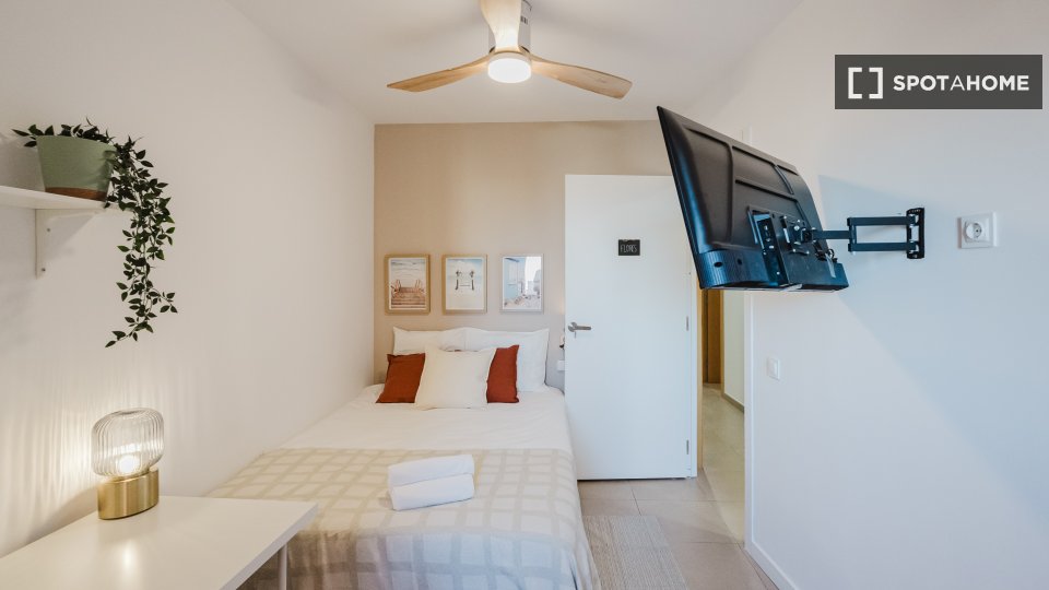 Double room Barcelona, 3 beds, 62m² — photo 17