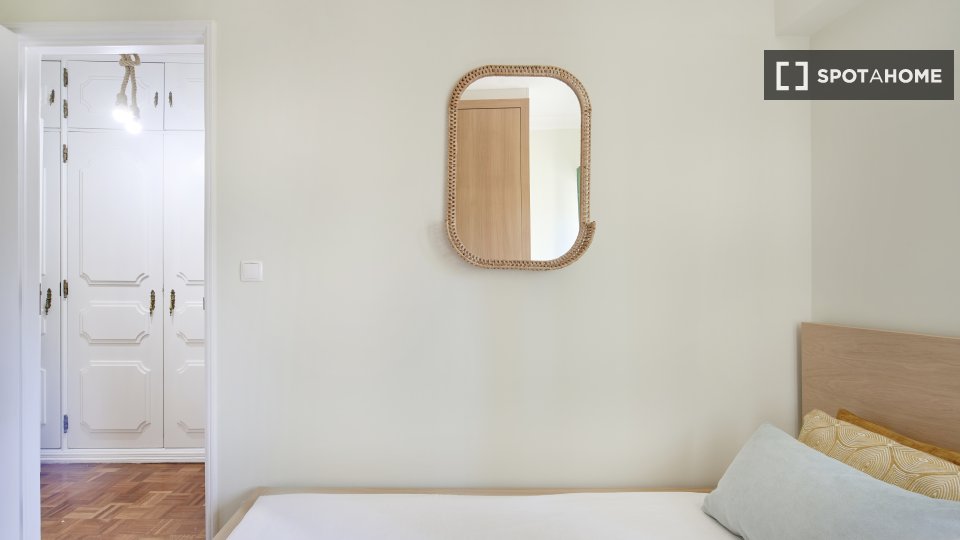 Double room Lisbon, 5 beds — photo 2