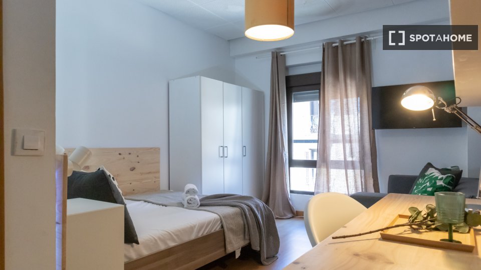 Double room Madrid, 7 beds, 140m² — photo 23