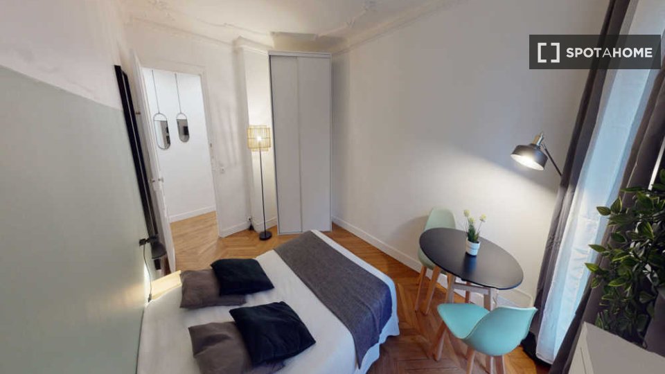 Double room Paris, 3 beds, 60m² — photo 9