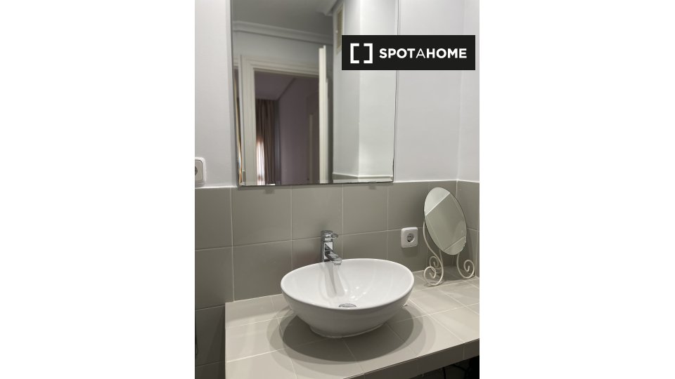Apartment Madrid, 1 bed, 50m² — photo 2