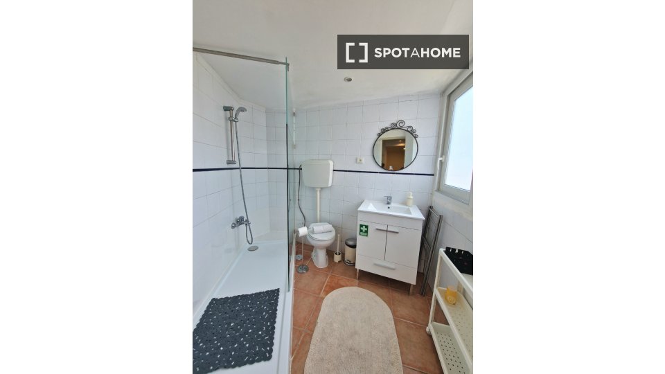 Apartment Lisbon, 2 beds, 50m² — photo 18