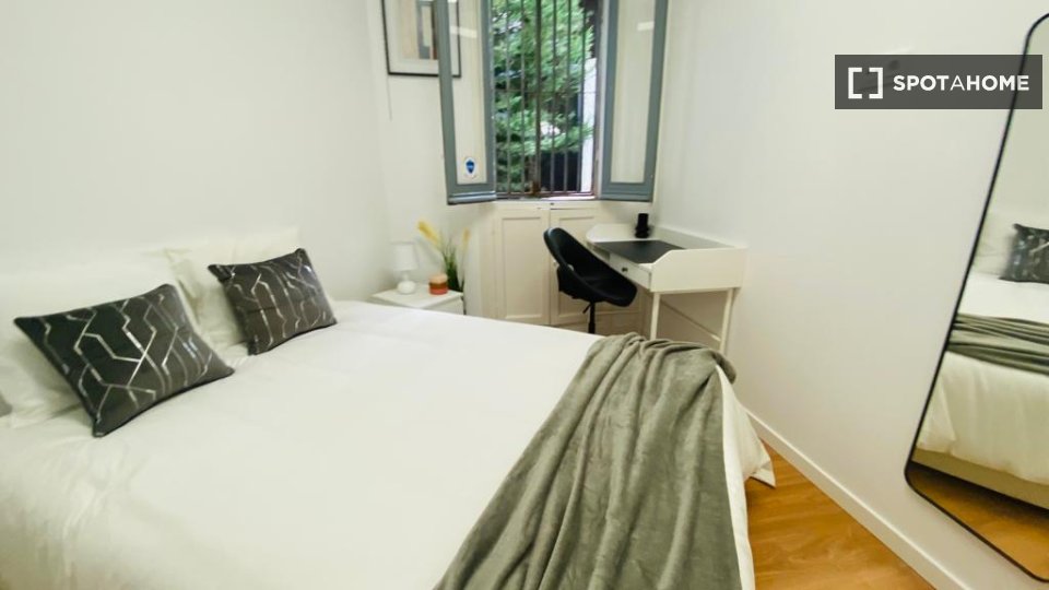Double room Madrid, 5 beds — photo 19