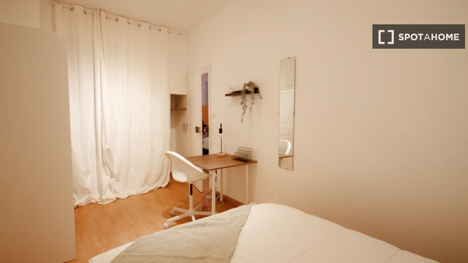 Double room Barcelona, 6 beds — photo 18