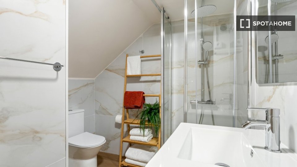 Double room Lisbon, 1 bed — photo 9