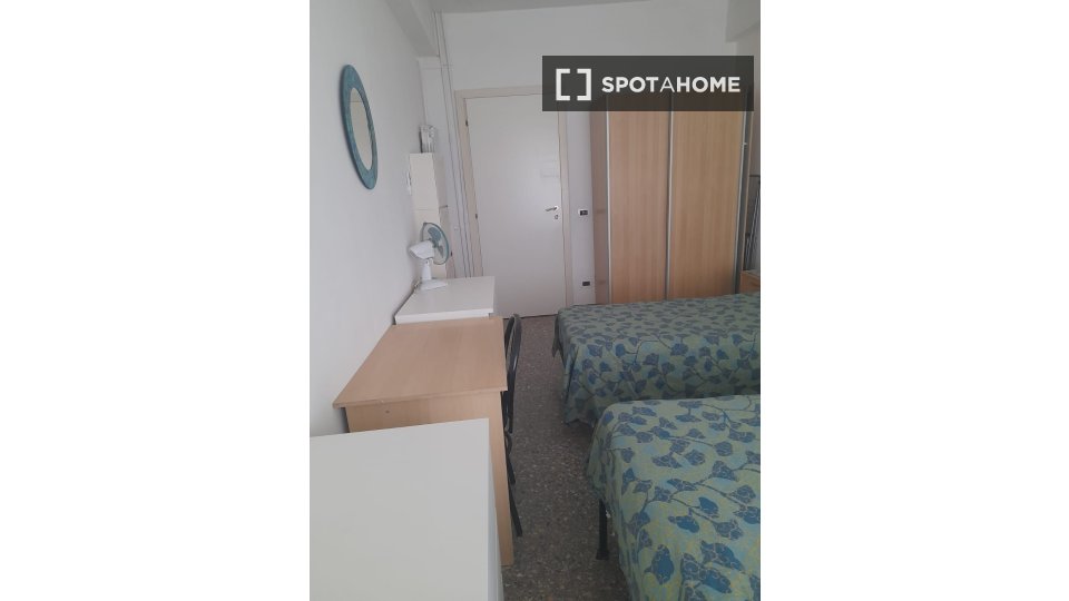 Double room Rome, 3 beds — photo 29