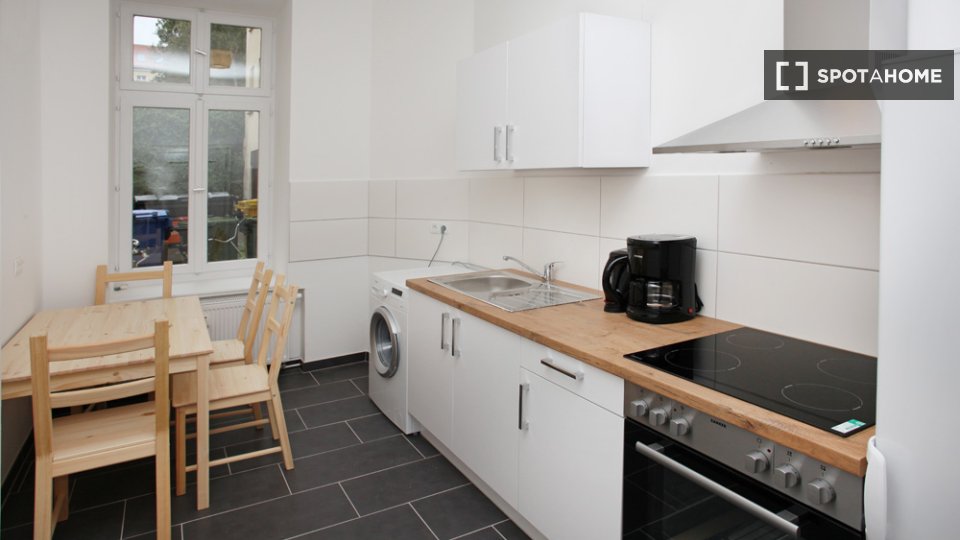 Double room Berlin, 4 beds, 104m² — photo 14