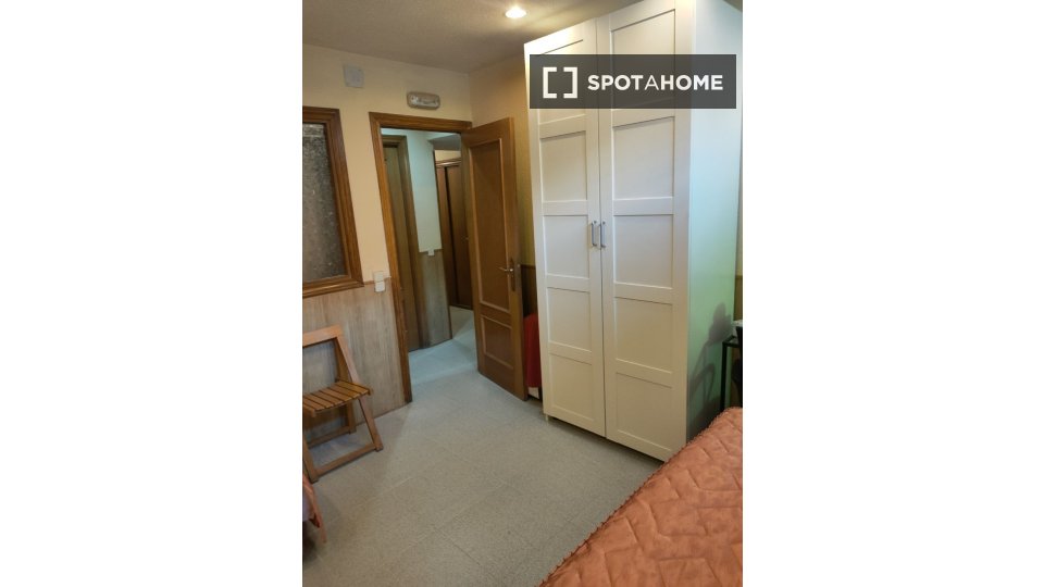 Double room Madrid, 1 bed — photo 3