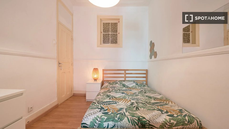 Double room Lisbon, 4 beds — photo 11