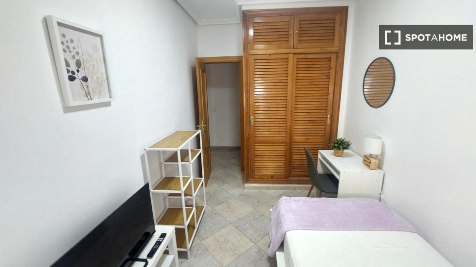 Double room Madrid, 4 beds, 95m² — photo 16