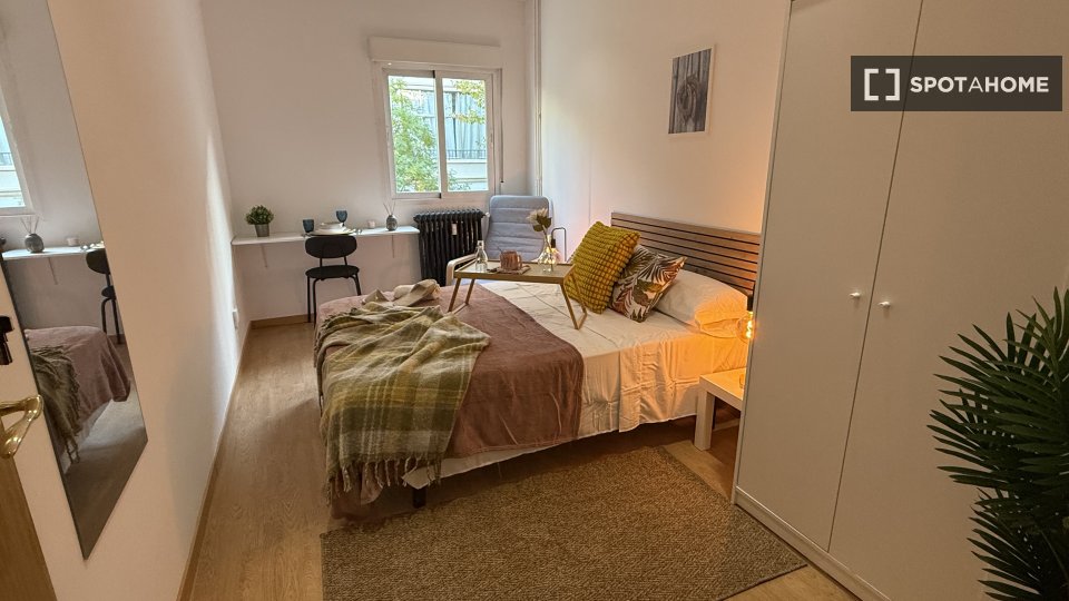 Double room Madrid, 5 beds — photo 25