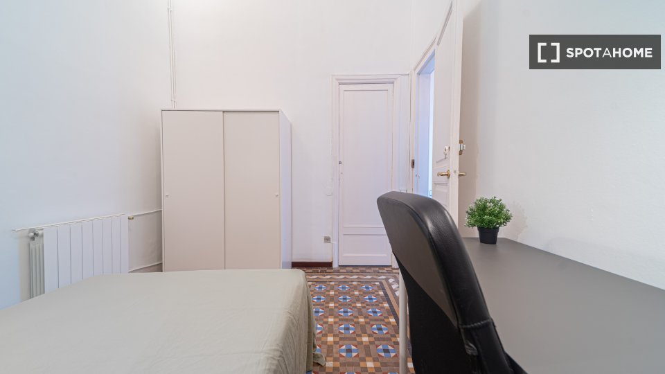 Double room Barcelona, 8 beds, 190m² — photo 10