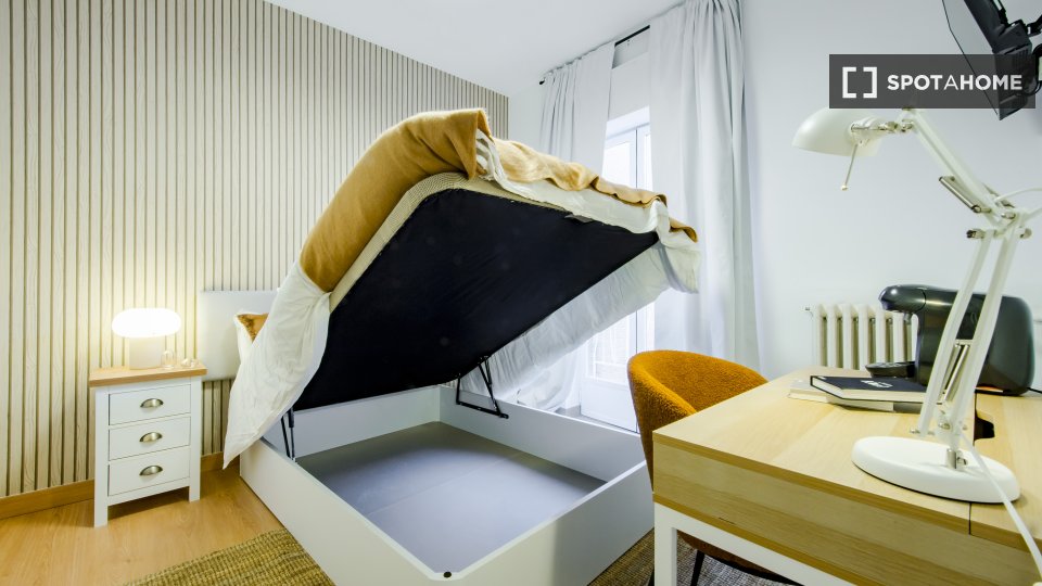 Double room Madrid, 6 beds, 120m² — photo 3