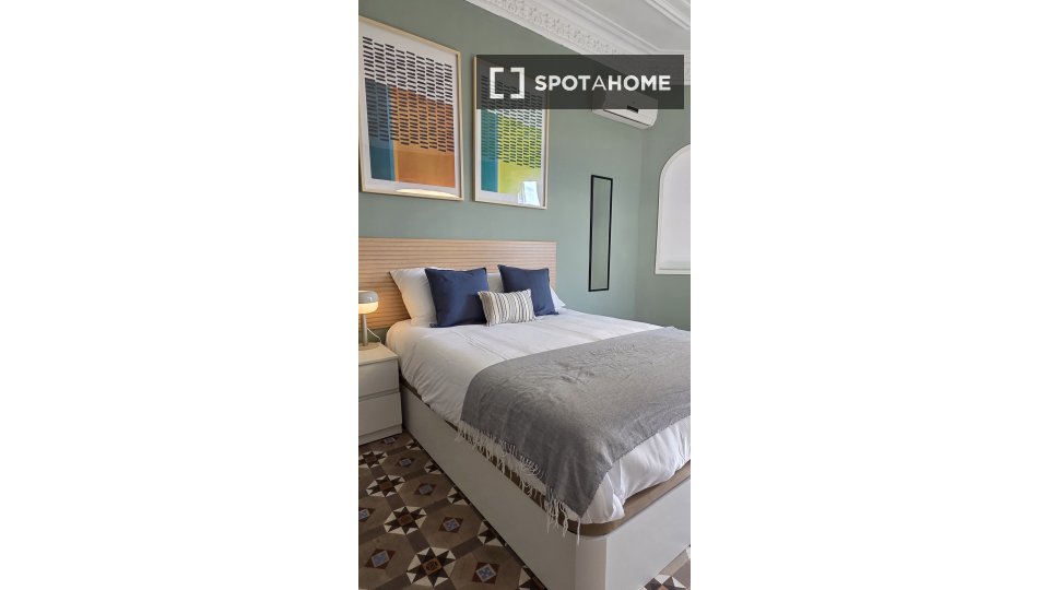 Double room Barcelona, 10 beds, 210m² — photo 12