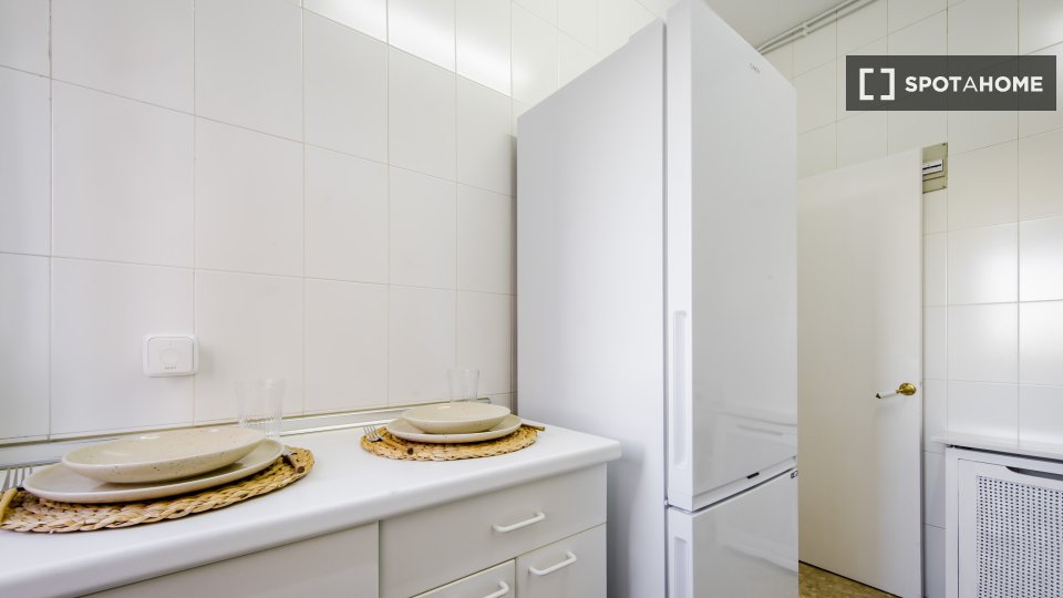 Double room Madrid, 6 beds, 120m² — photo 4