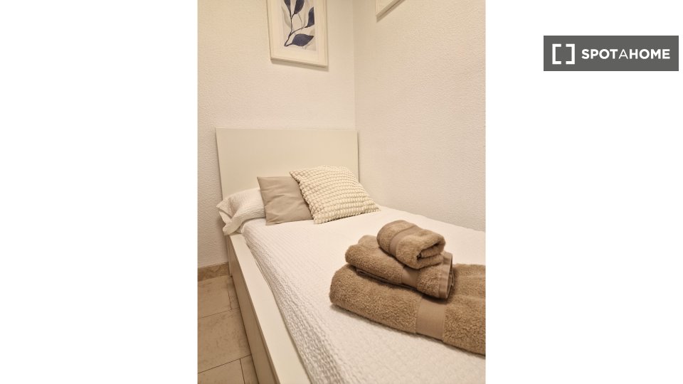 Double room Valencia, 5 beds, 160m² — photo 44